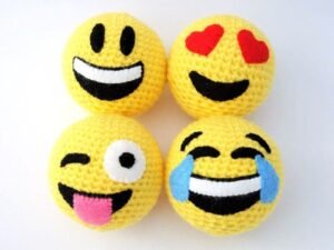 Almofadas emoji de crochê