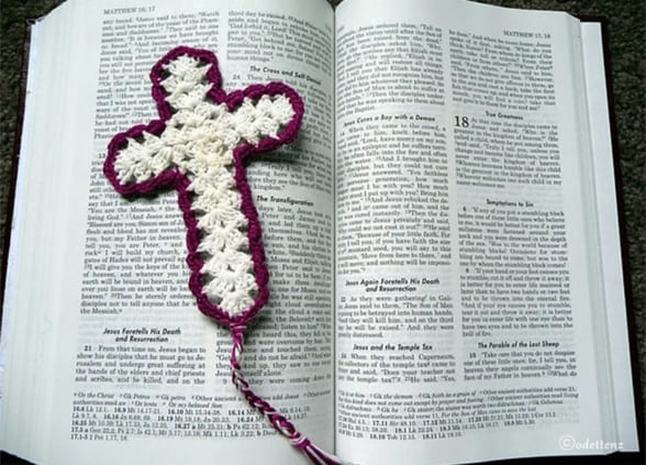 Marcador-de-Página-de-Crochê-Crucifixo-com-Gráfico.