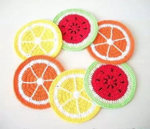 porta copos crochê de frutas