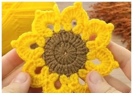 Porta-Copo de Girassol em Crochê com Gráfico